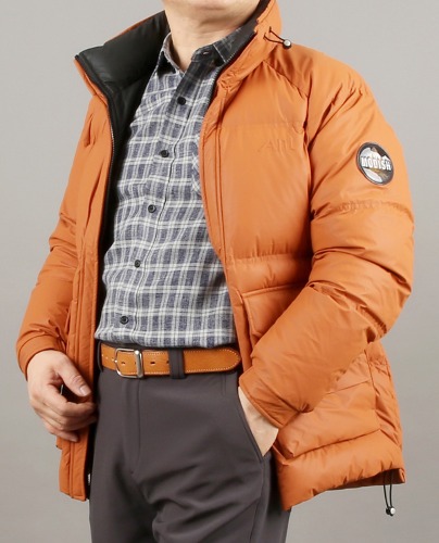 두번째청춘,주인세련된 오렌지색상과 도톰한 오리털로 겨울내내 따뜻하게 입을수있는 겨울점퍼